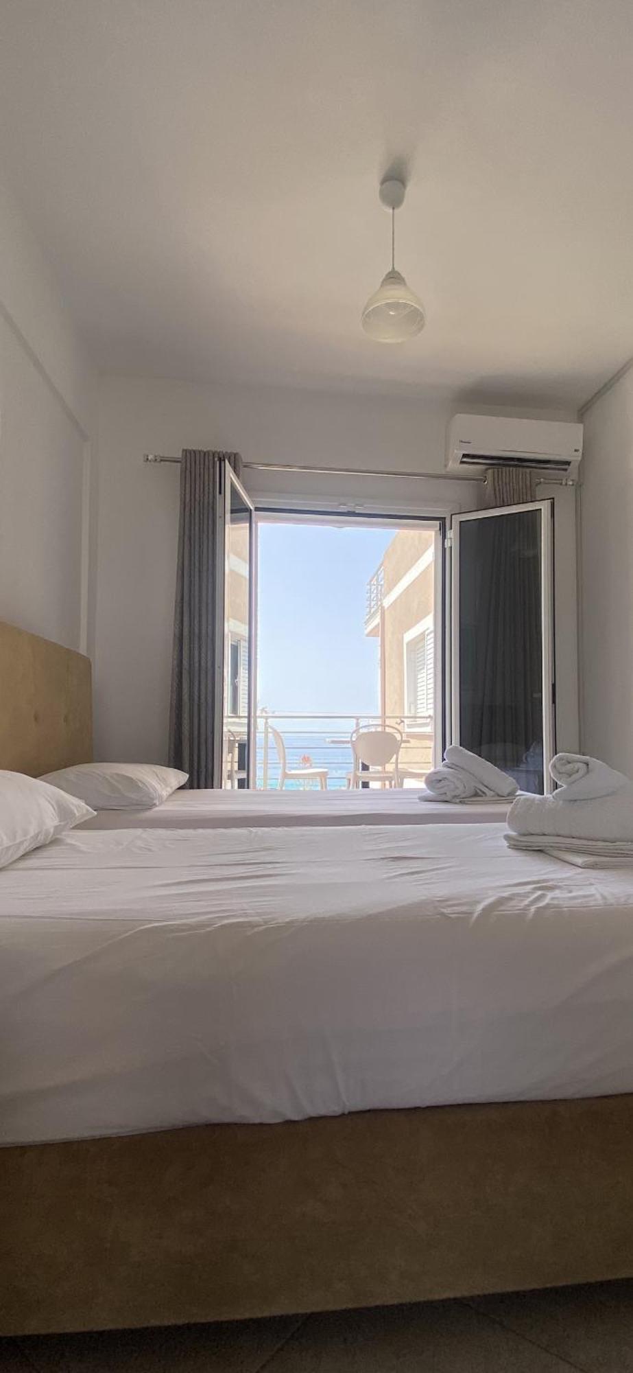 Vangjelis Hotel Himare Exterior photo