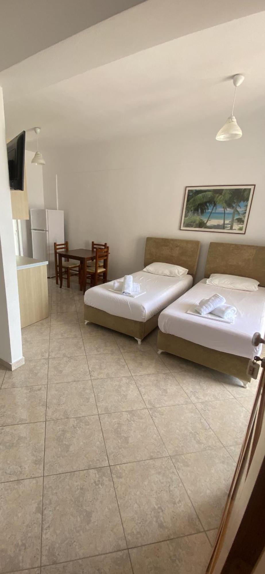 Vangjelis Hotel Himare Exterior photo